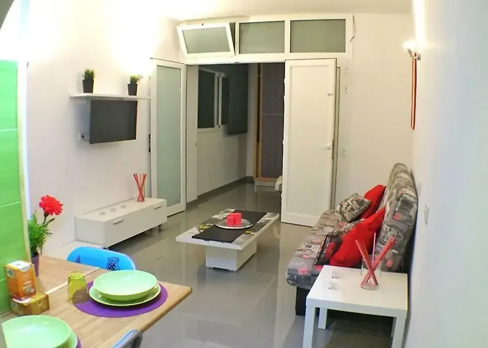 Estudio Playa Canteras 2-4p Wifi 500mb شقة